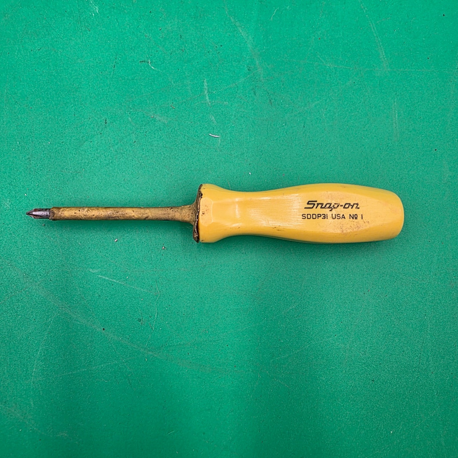 Vintage USED Yellow Snap-on Tools Phillips Hard Handle Screwdriver SDDP31