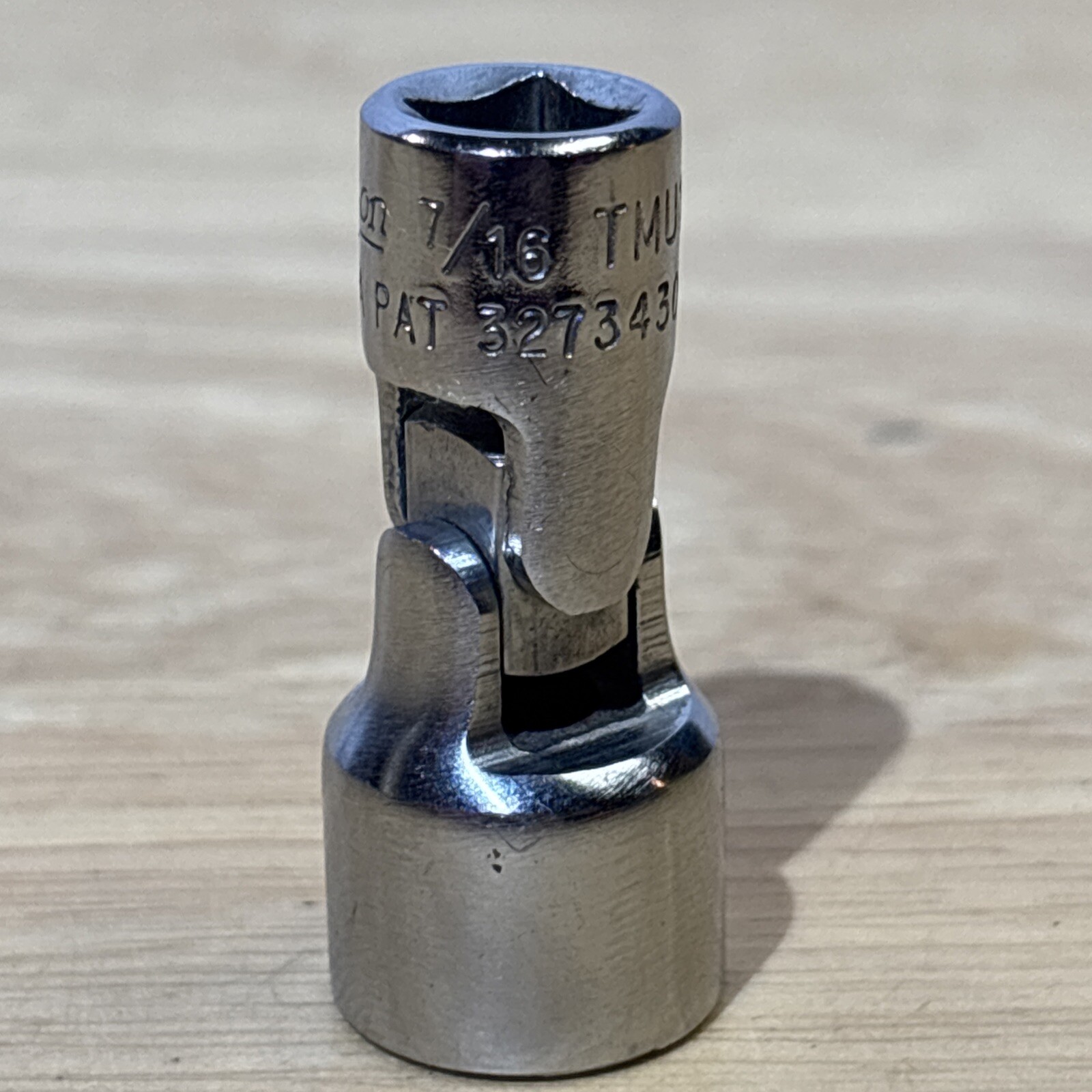 Snap On 7/16″ Universal Swivel Socket 1/4″ Drive 12 Point TMU141 VTG USA