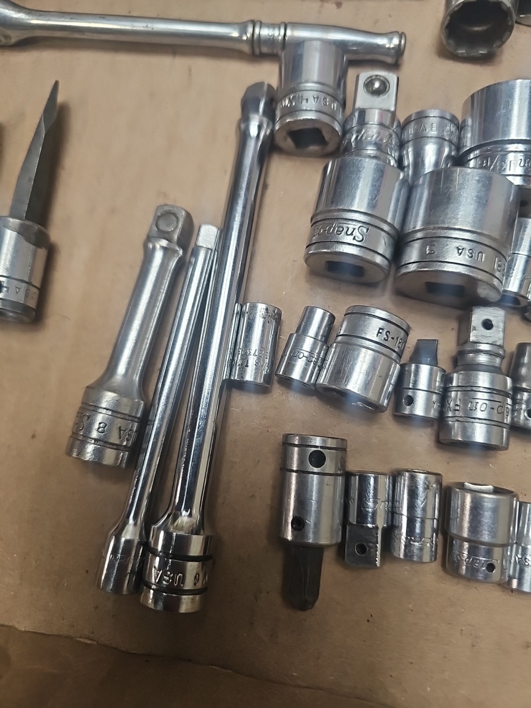 P43- 40 pieces of SNAP ON TOOLS – Sockets, Adapters, Etc 1/4 & 3/8″ Dr