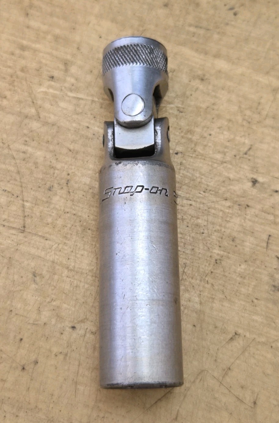 Snap On S9706KFUA- 3/8″ Drive 5/8″ Knurled 6Pt Universal Spark Plug Socket