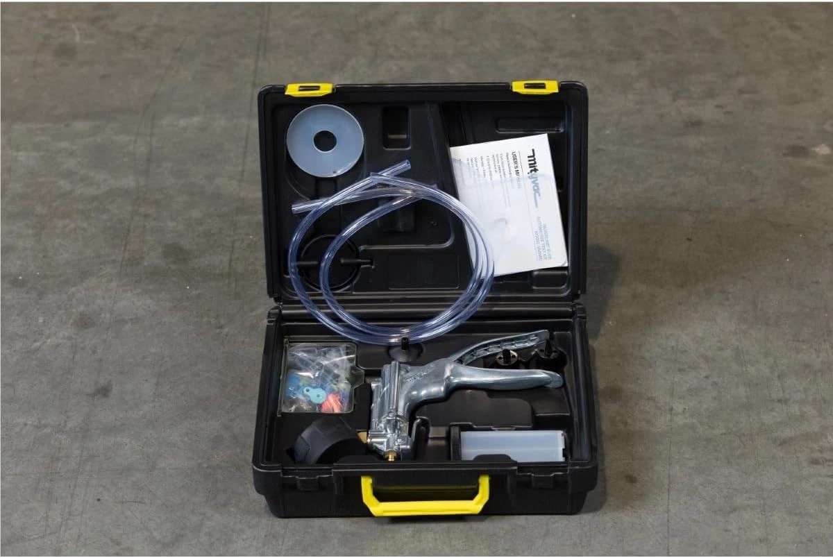 Silverline Elite Brake Clutch Bleeder Kit, Vacuum Pressure Tester, Universal …