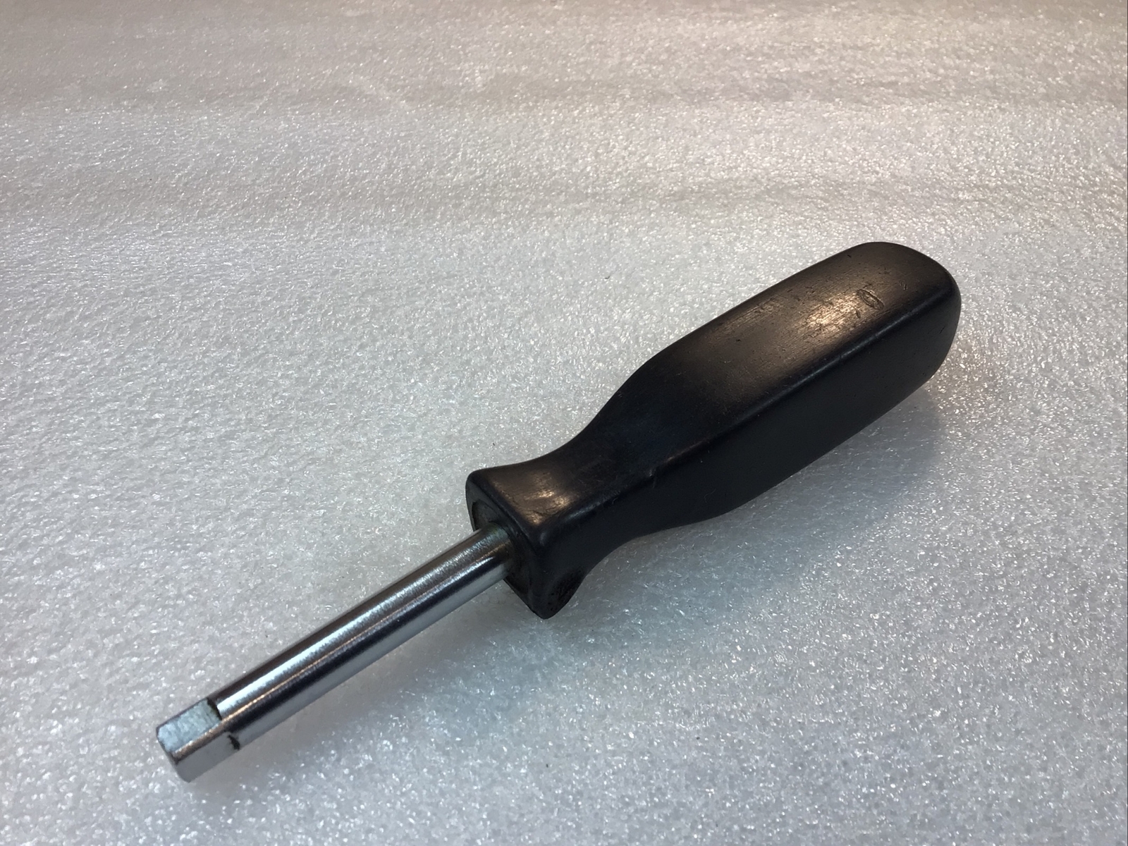 SNAP-ON#TM4A – 5-1/2” LONG, BLACK HARD HANDLE, 1/4” DR., DRIVER HANDLE-USA-
