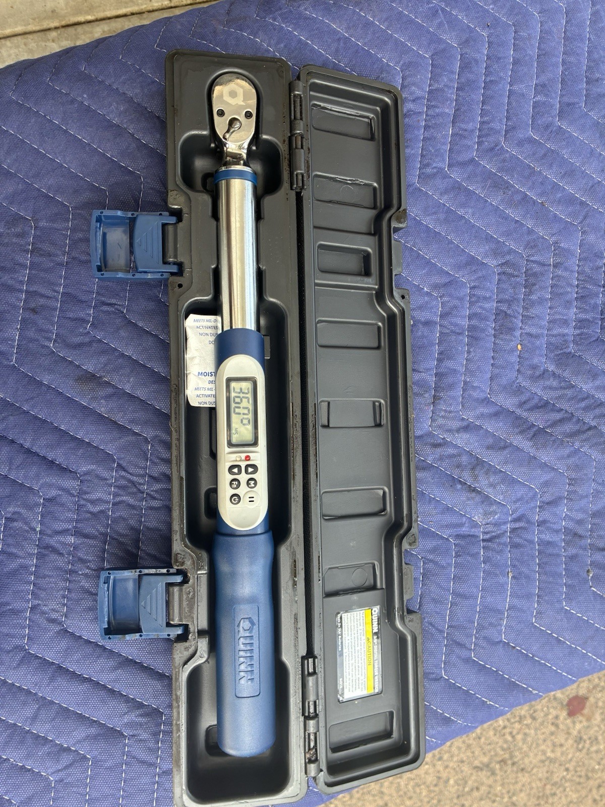 Quinn 3/8″ Digital Torque Wrench 5–100 ft-lbs / 6.8–135 Nm 64915