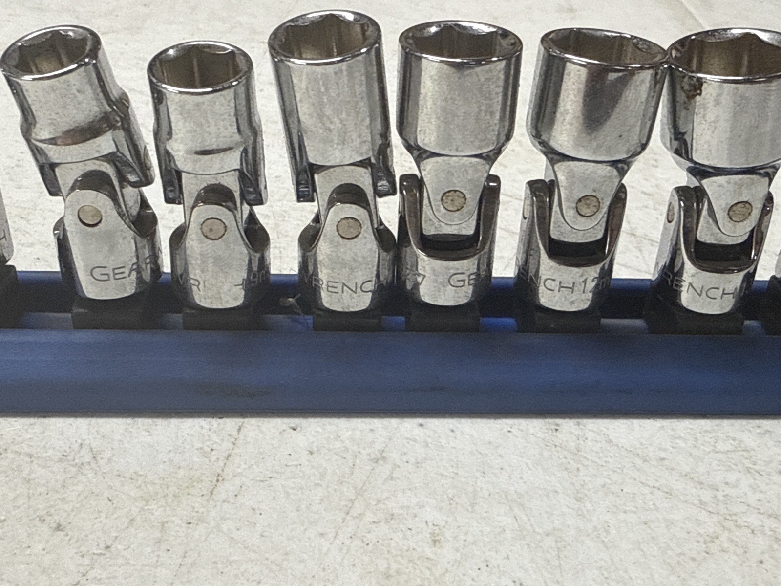 GearWrench 12 Piece 1/4 Flex 6 Pt Metric Socket Set Upgraded Magnetic Rail