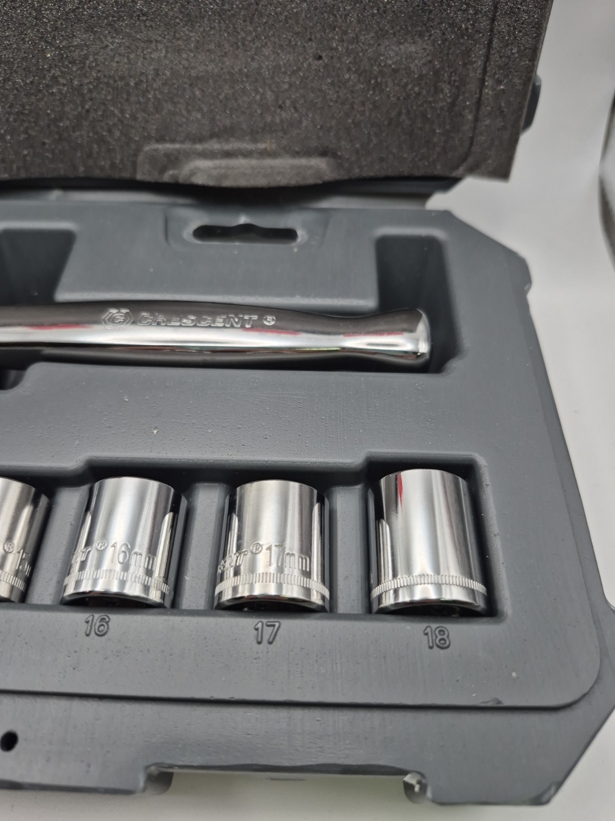 Crescent 3/8″ 11pc Metric Ratchet And Socket Set