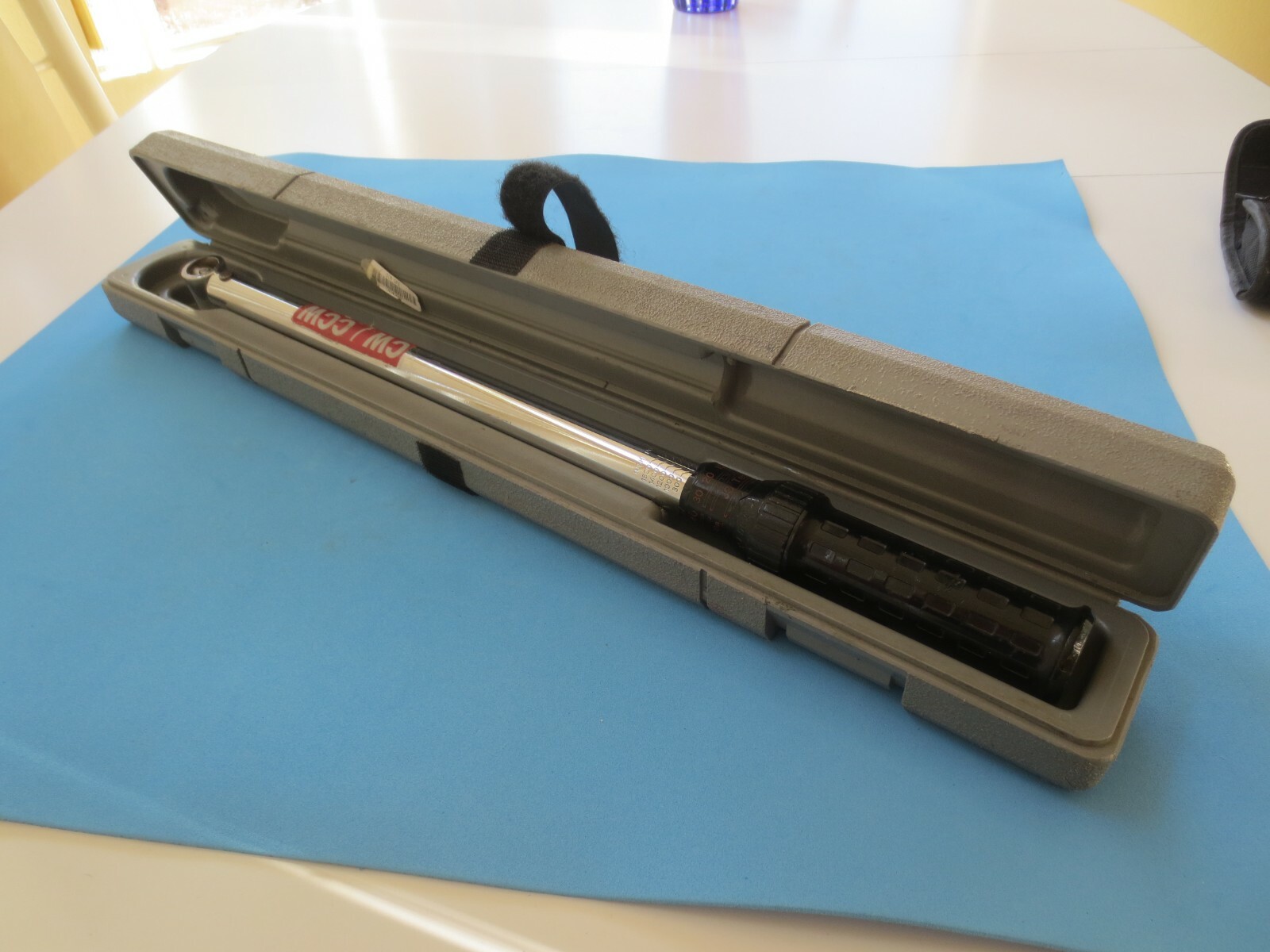 JS Technology G63190, 1/2″ Drive, 700-1600 in./lb. Click Torque Wrench