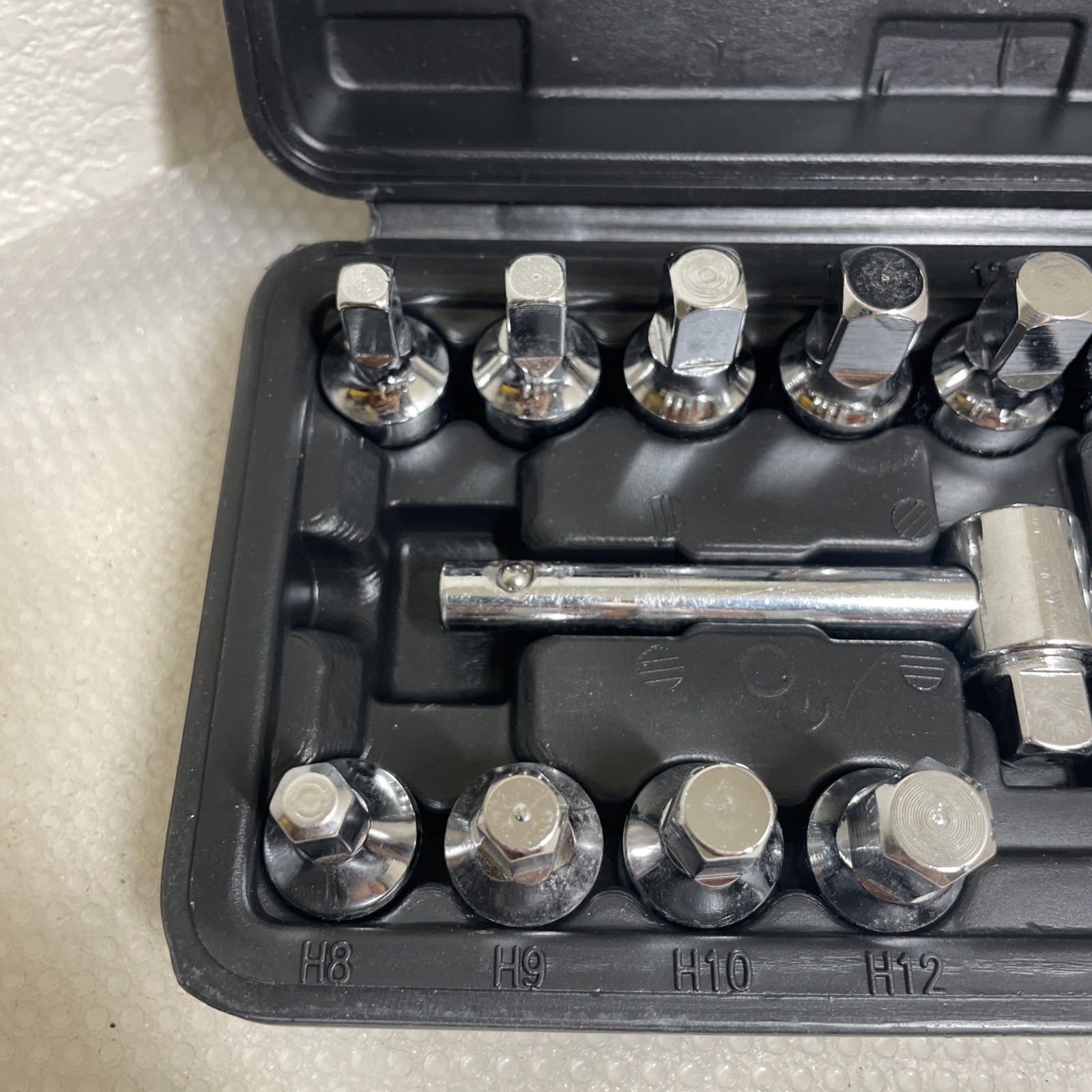 18 PCS Oil Drain Pipe Plug Square Triangle Socket 3/8» Drive Removal Tool Set