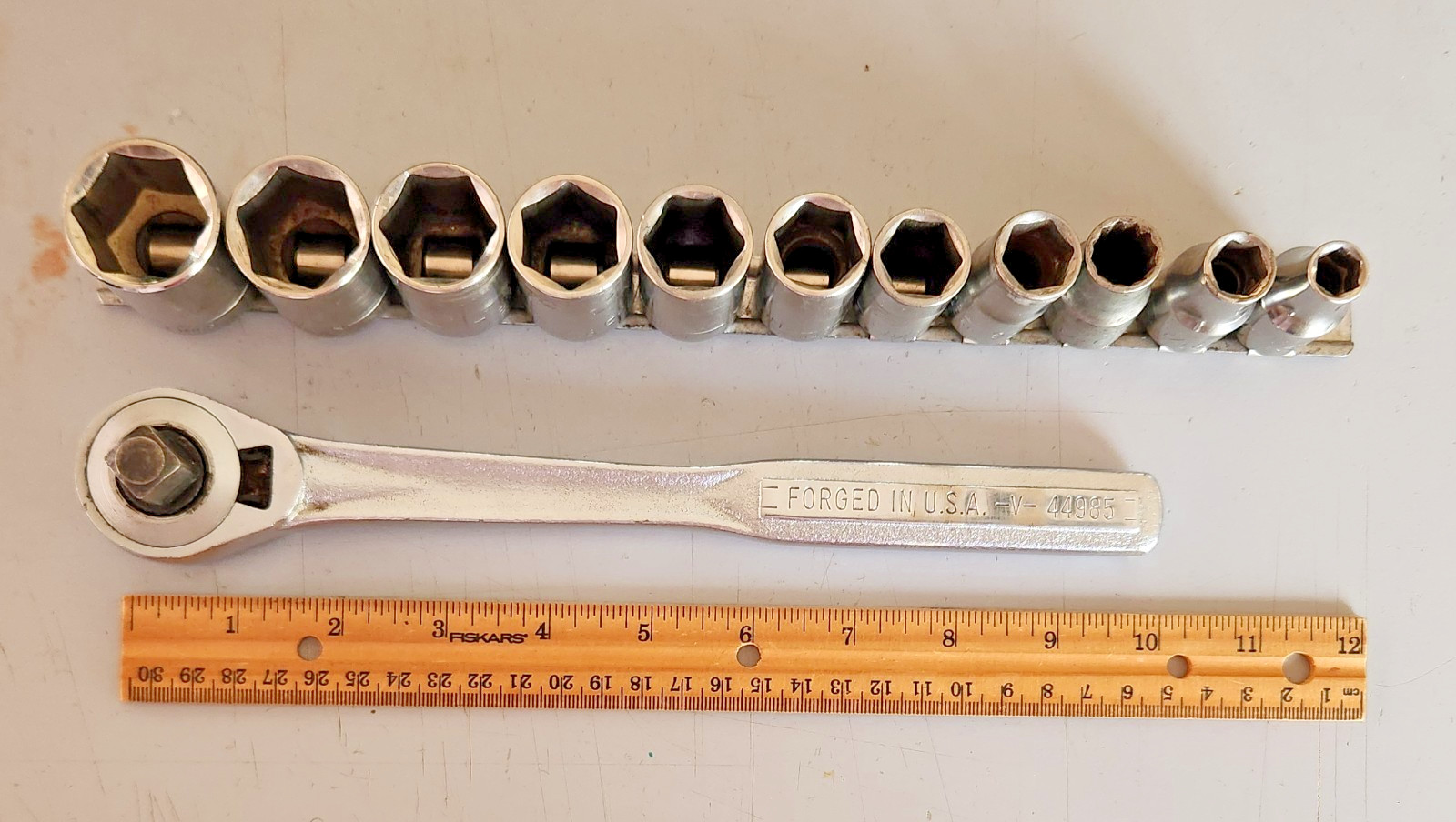 Craftsman USA Socket Set 1/2″ 6 pt. 11 pc. SAE 3/8 to 1 G Series & Ratchet 44985