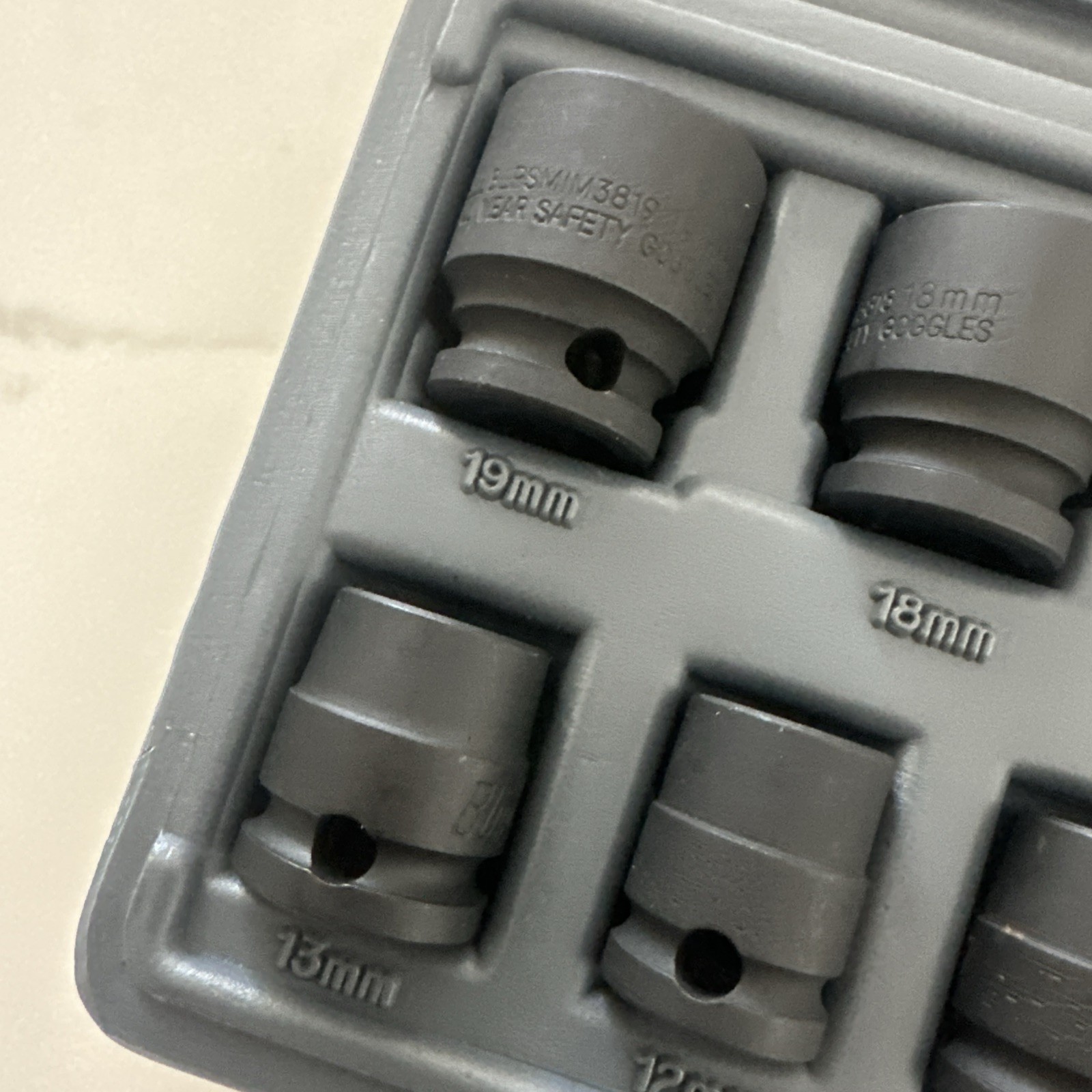Blue-Point 13 Pc. 3/8″ Drive Metric Shallow 6 Pt. Impact Socket Set W/ Case New