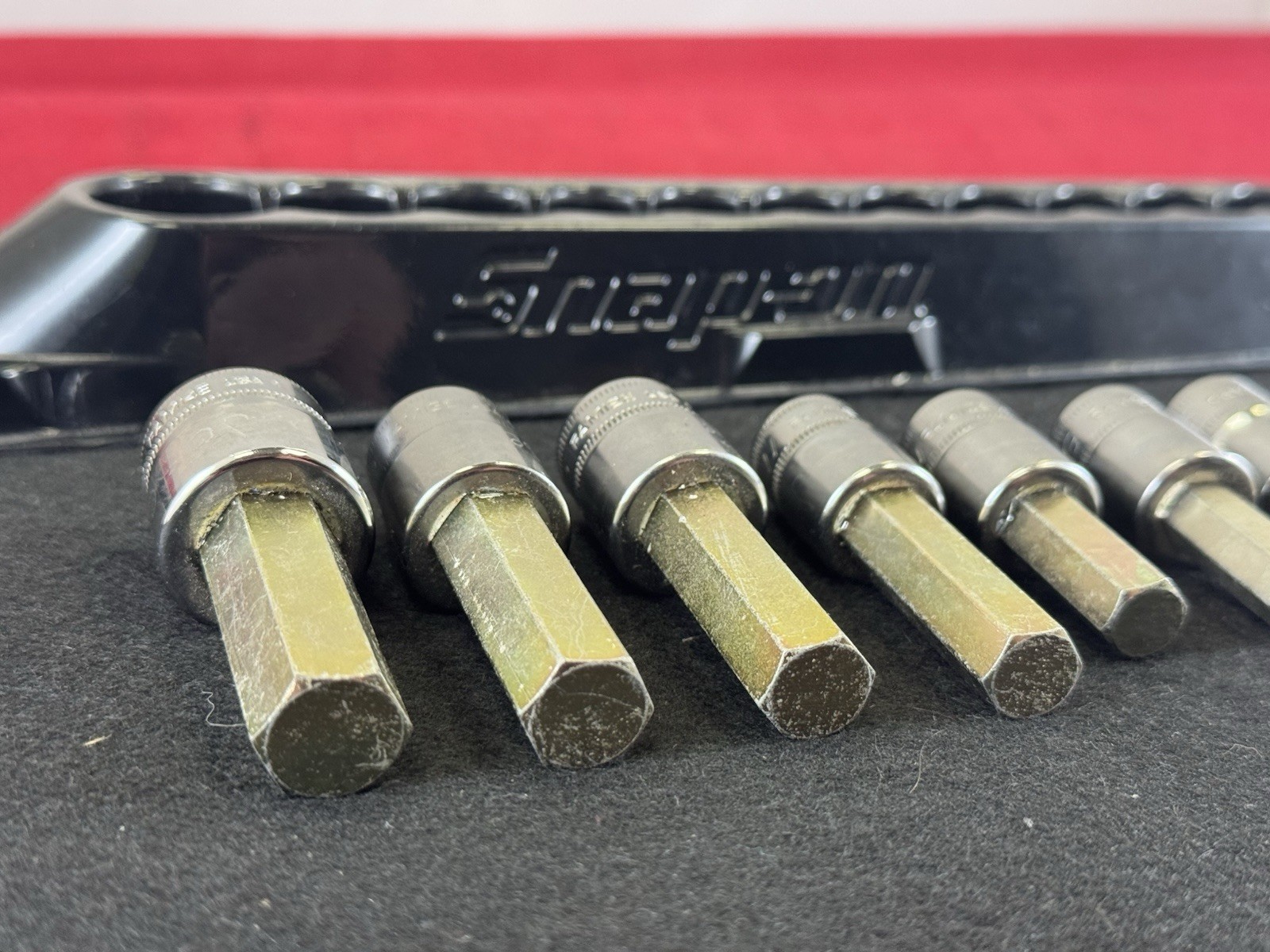 Snap-On 11 pc 3/8″ Drive Metric Standard Hex Bit Socket Set (4-14 mm) 211EFAMY
