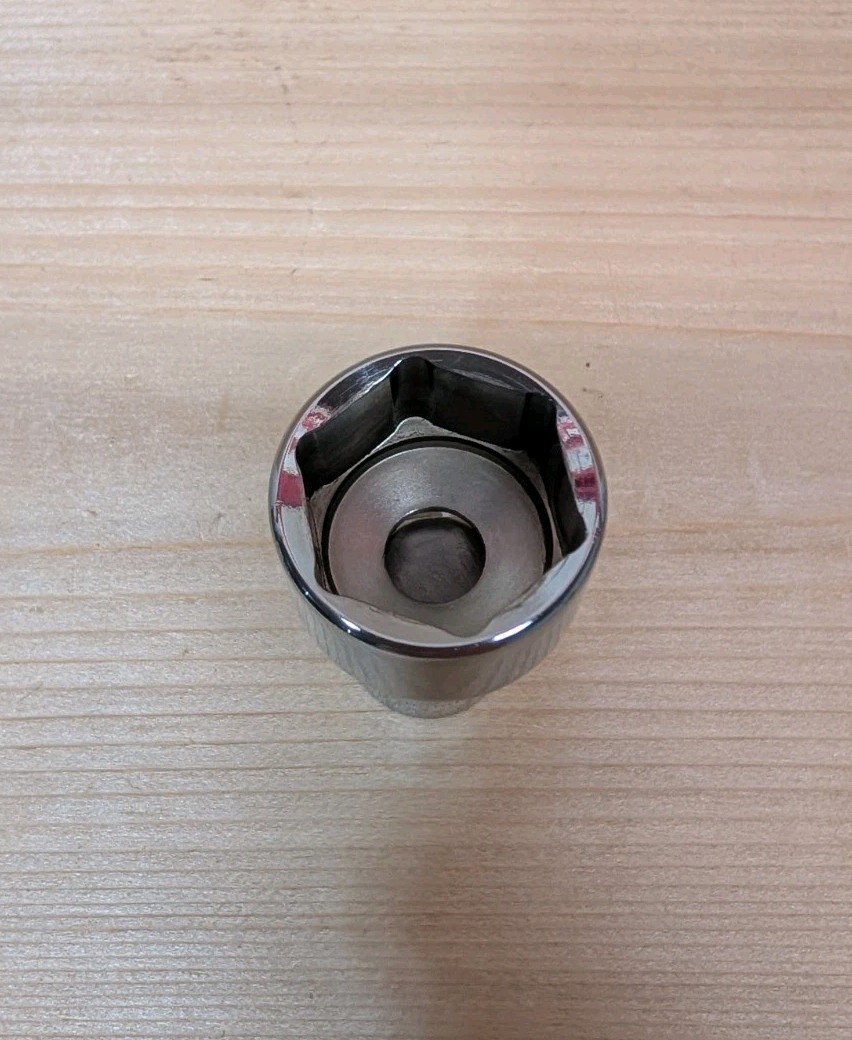 Snap-On Tools USA 3/8″ Drive 22mm Metric 6pt Chrome Swivel Socket FSUM22A