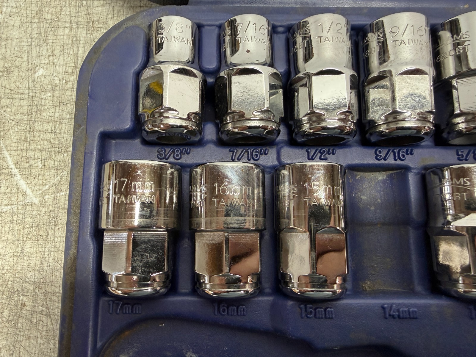Williams 6 Point Bolt Thru Shallow Socket 3/8-3/4″, 9-19mm, Incomplete Set