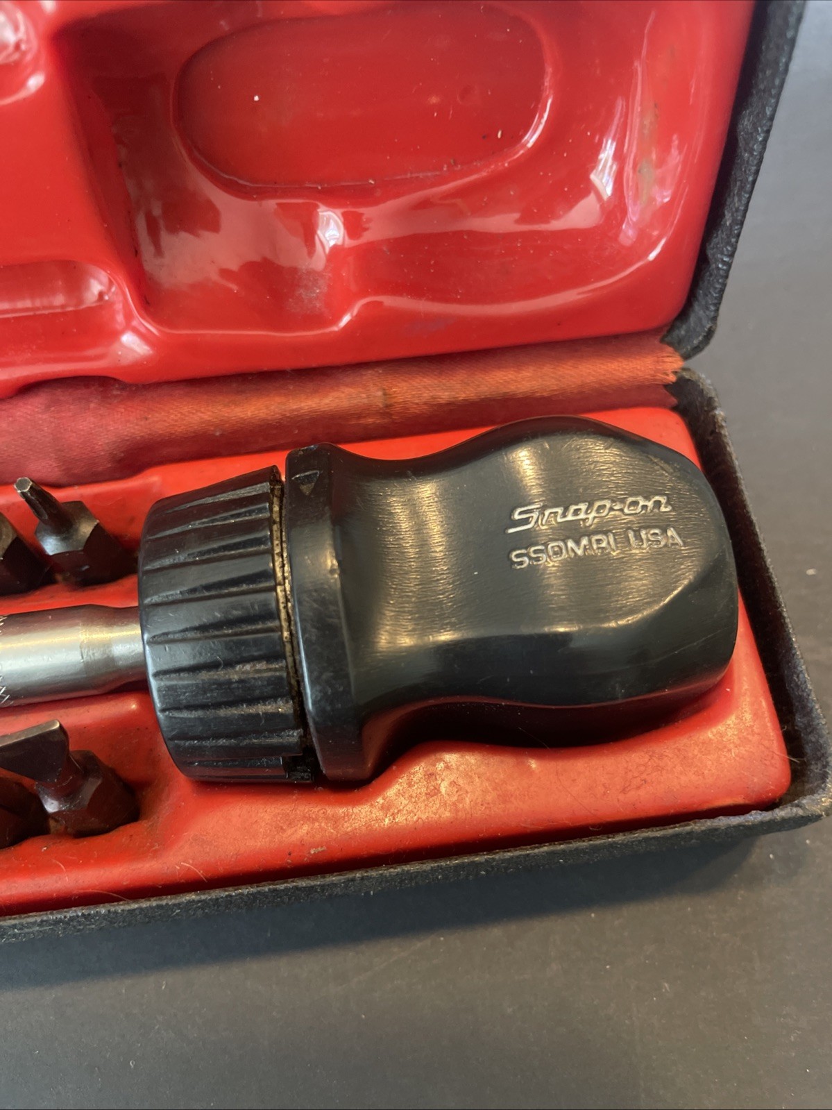 Snap-On SSDMR1 Ratcheting Magnetic Stubby Black Screwdriver With 13 Bits