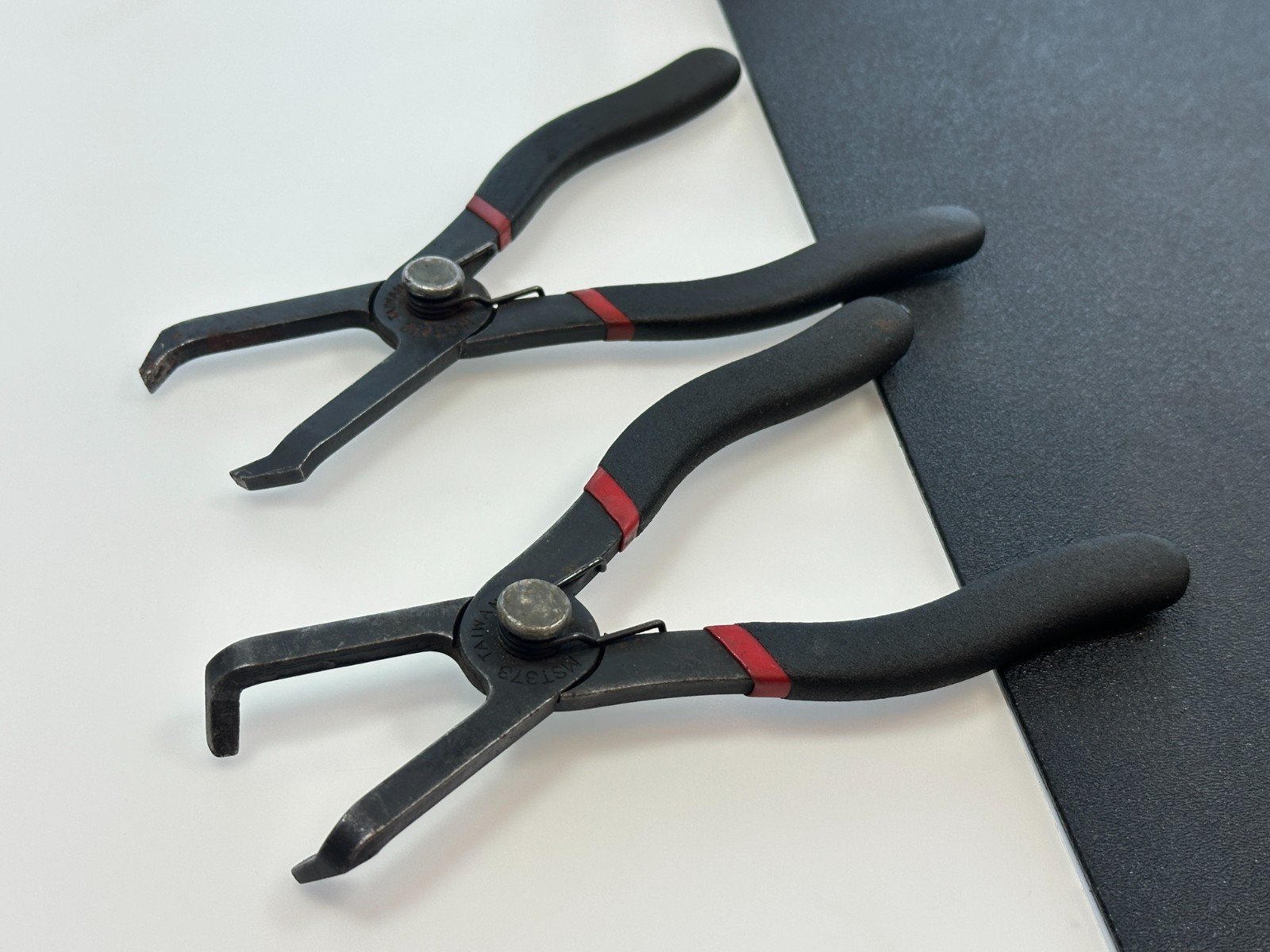 Matco Tools 2pc MST372 MST373 Push Pin Pliers, Black Red Grip