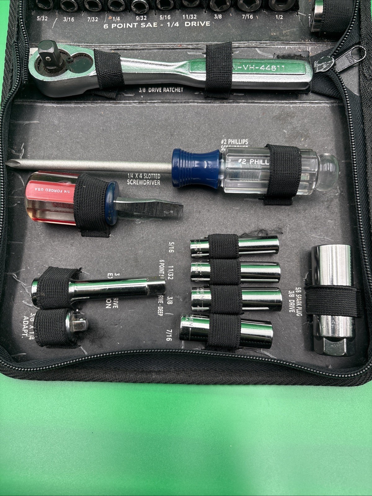 Sears Craftsman 54-piece mechanics tool set 3/8-1/4″. SAE/Metric.