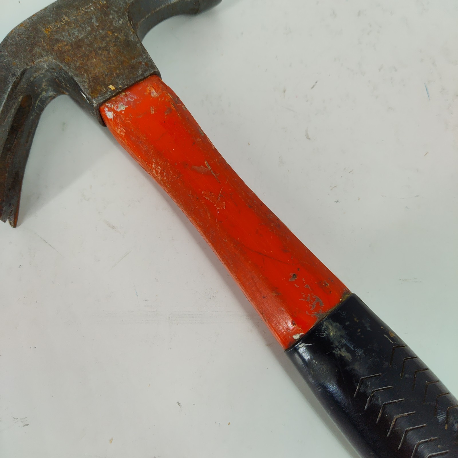 Craftsman 16 oz Claw Hammer With Comfort Grip and Fiberglass Handle No 3820