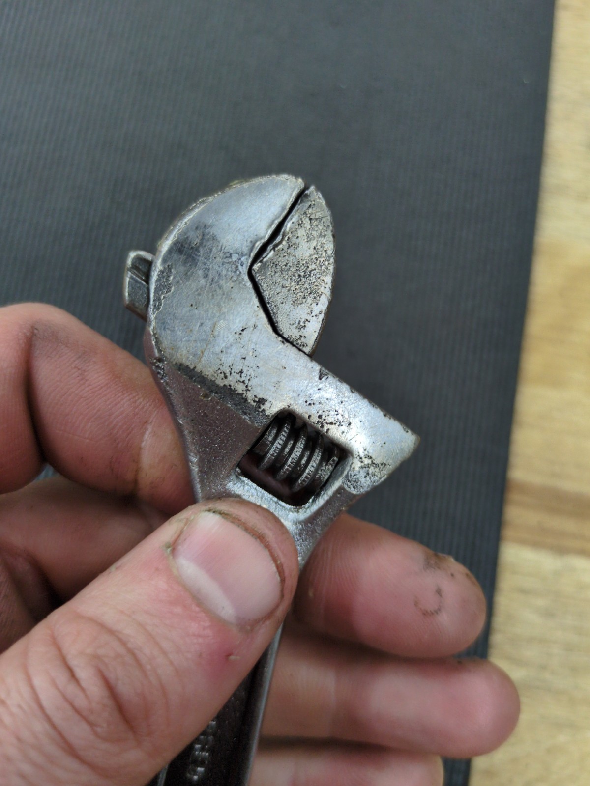 «INDESTRO SUPER» U.S.A. #3586A 6″ FORGED ALLOY STEEL ADJUSTABLE END WRENCH.