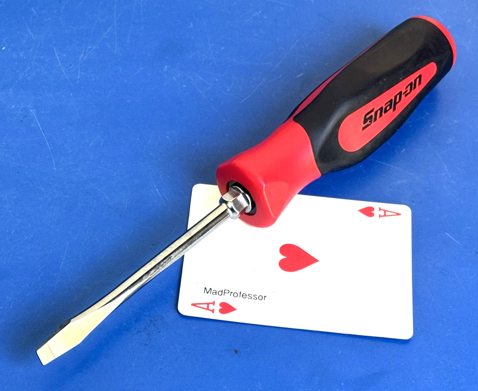 Snap-on 9″ Instinct Red Soft Grip 1/4″ Tip Slotted Screwdriver SGD4BR NEW USA
