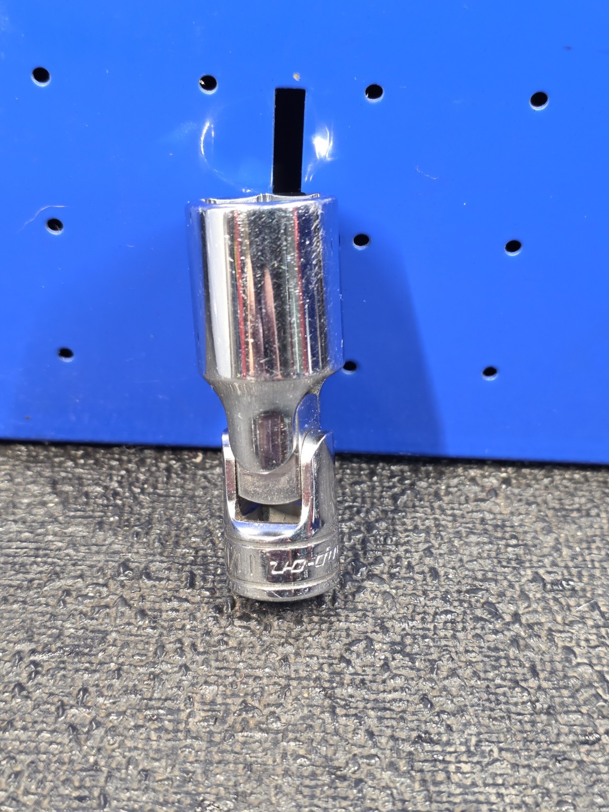 Snap-on Tools FSU22 11/16″ SAE 6-Point Deep Chrome Universal Swivel Socket USA