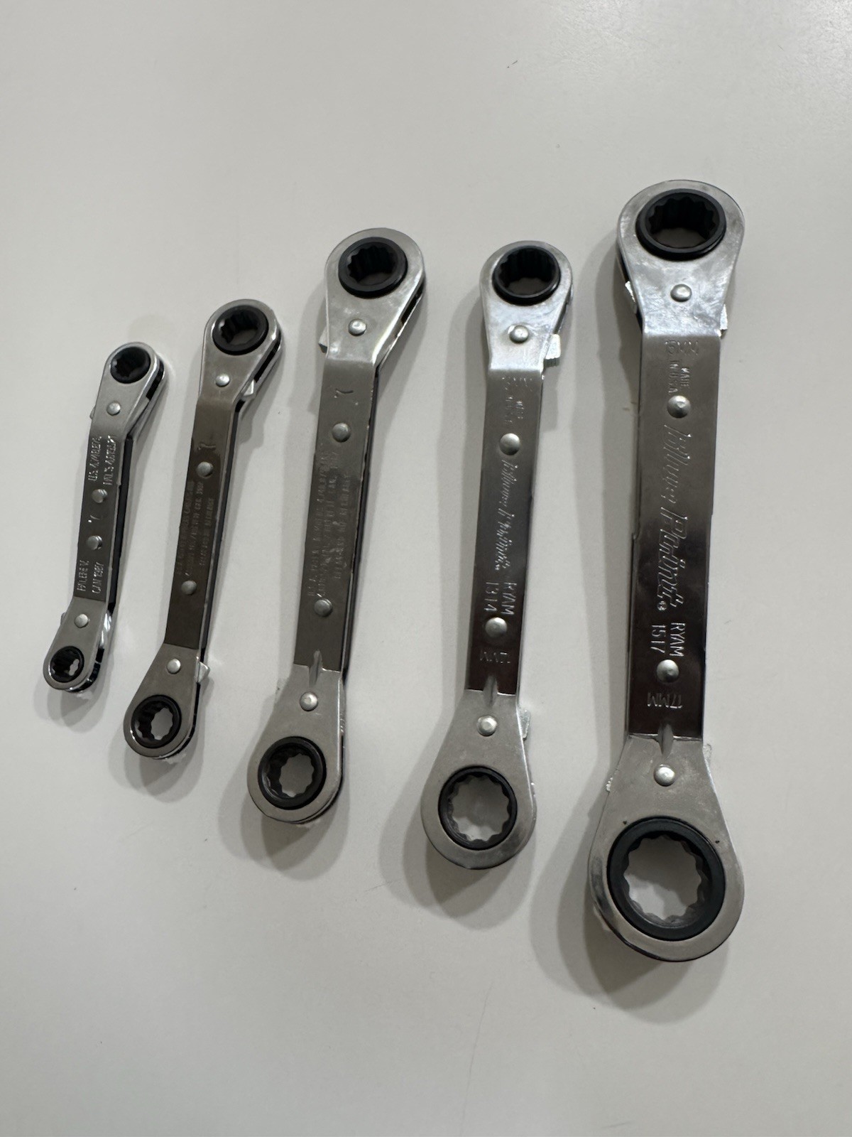 Blue-Point 12 Points metric offset ratcheting wrench 5pc set. 7mm -17mm USA