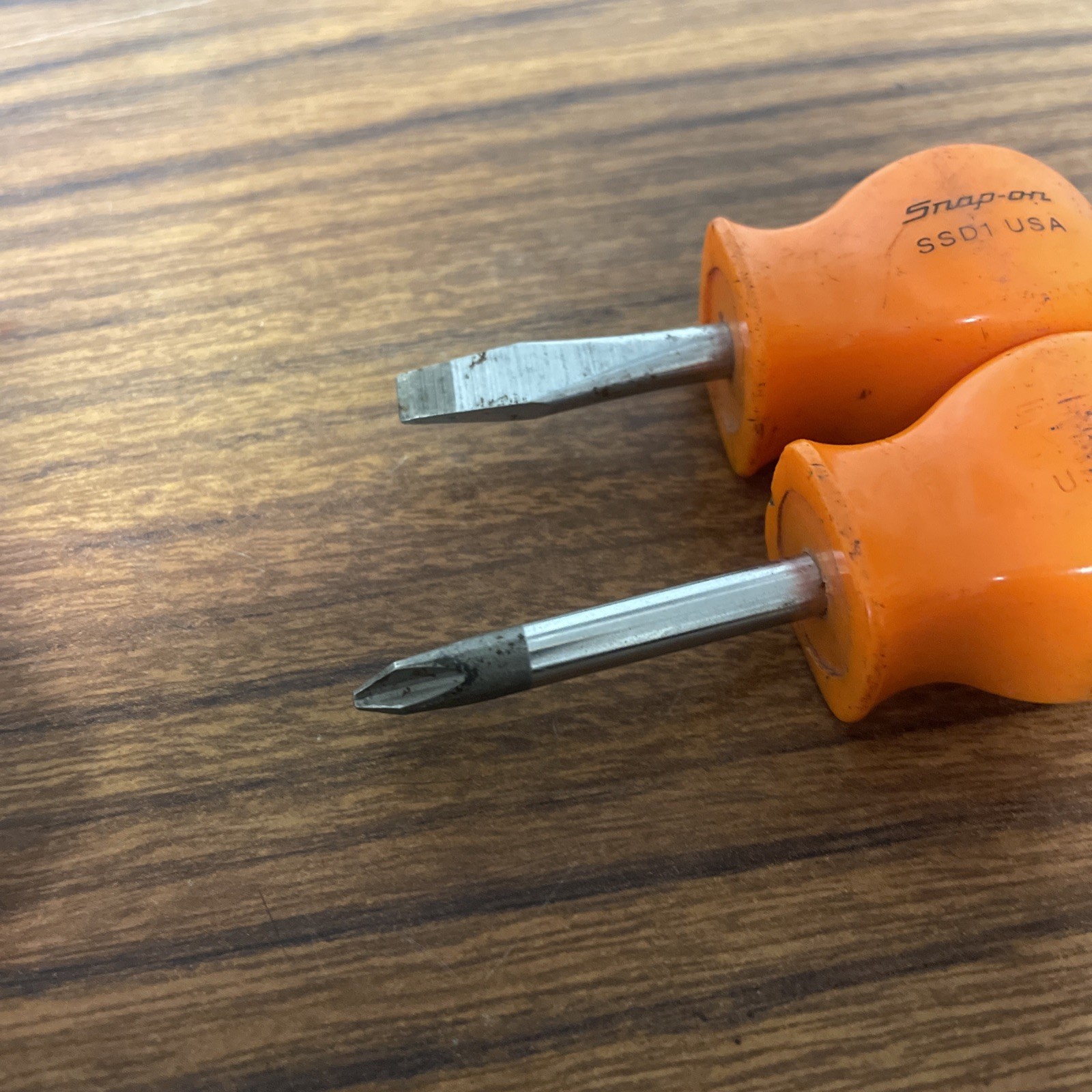 Snap On Bright Orange Stubby Screwdrivers USA SSDP22 Phillips and SSD1 Flat Head