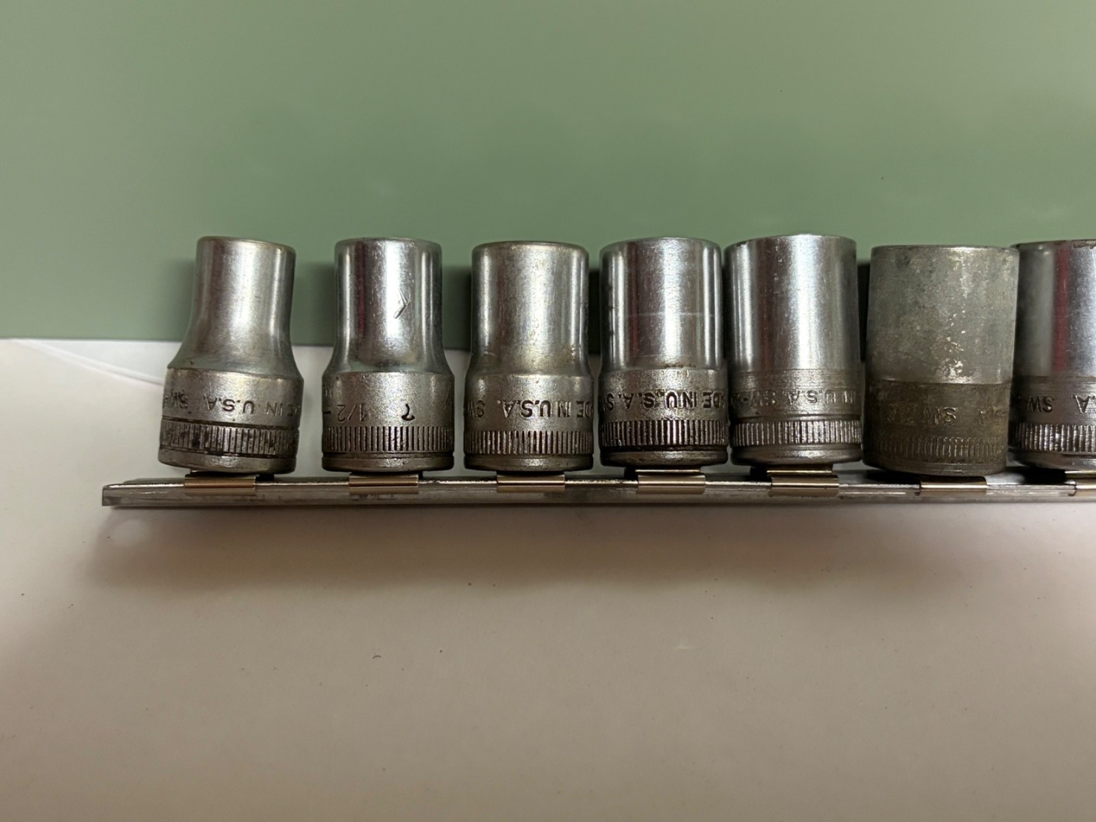 Vintage Snap-On 12 pc 1/2 Drive SAE 12 Point Shallow Sockets W/Metal Rack