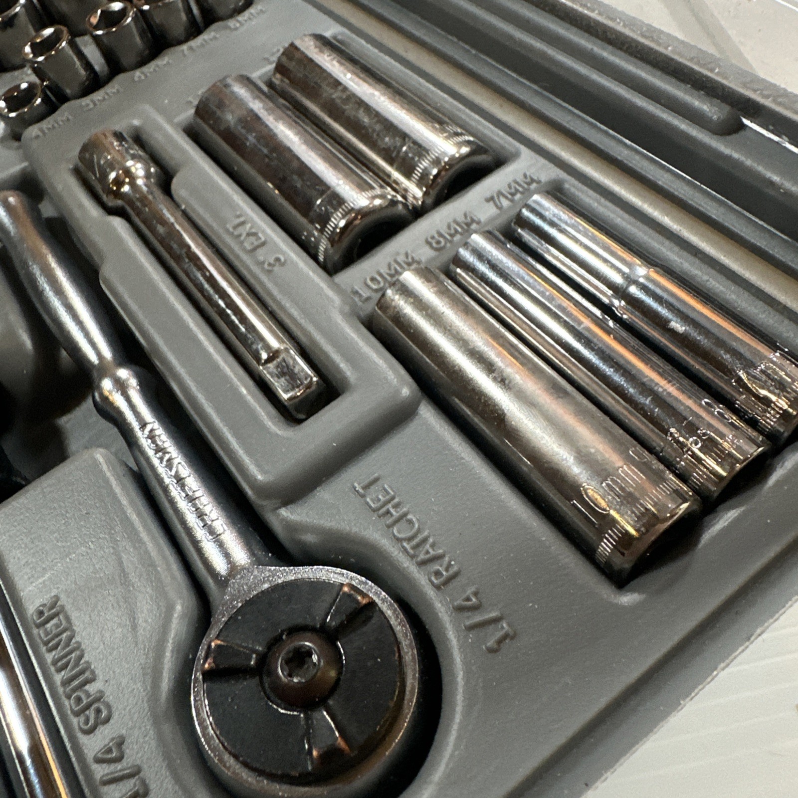Craftsman 9 – 34801 1/4 Drive Metric Ratchet/Socket Set 19 Pcs Complete