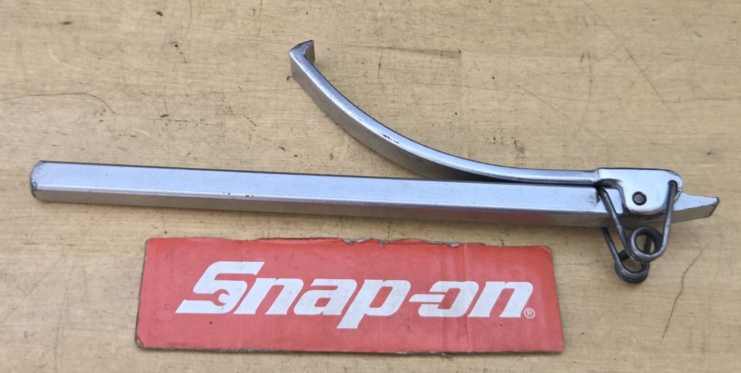 Snap On A144 – 11-3/4″ Long Flywheel Turning Tool
