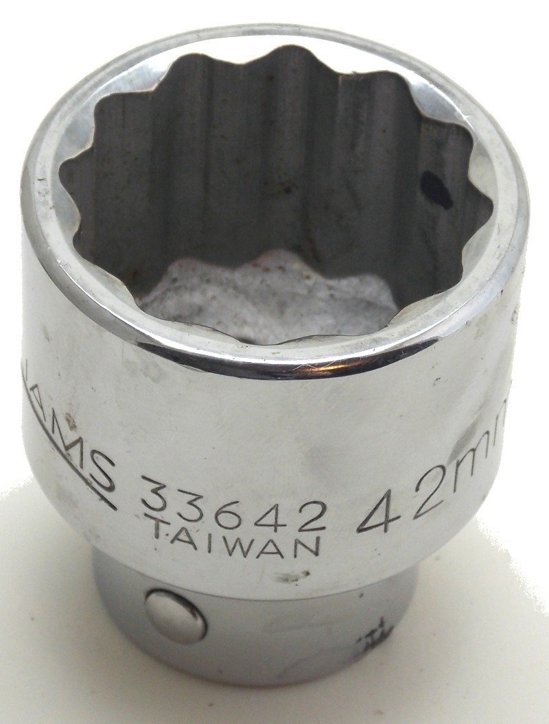 Williams 3/4″ Drive Large 42mm 12 Point Metric Socket Model 33642 Used