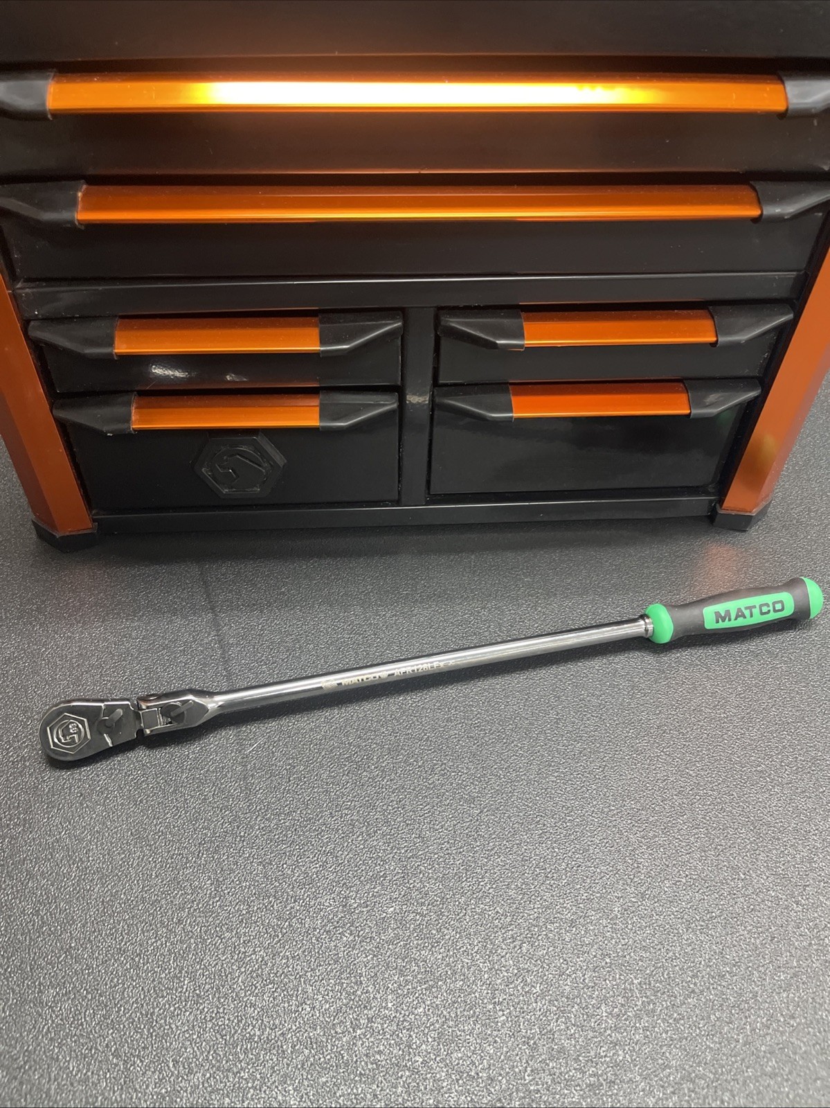 NEW! Matco 1/4″ DRIVE 13-3/4″ 88 TOOTH FLEX RATCHET ERGO HANDLE GREEN AFR128LFG