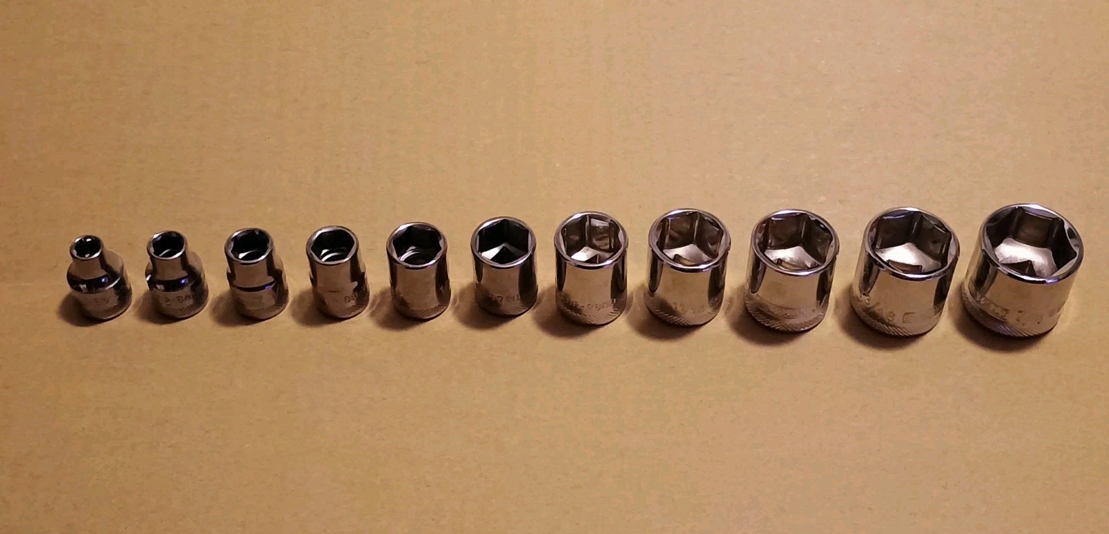 DeWalt 22 Piece METRIC and SAE 6 Point Socket Set For 3/8″ Inch Drive
