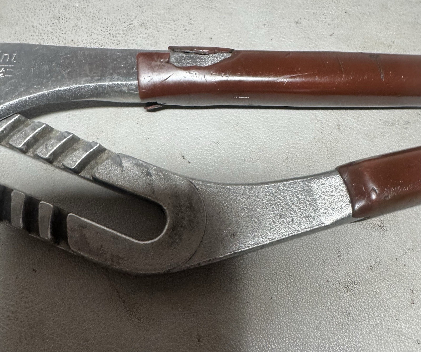 Vintage Blue-Point 16″ Tongue & Groove Pliers HL116P. See Pictures for Condition