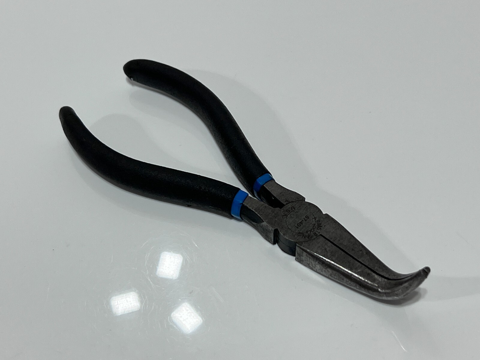 Armstrong Tools USA Made 67-401 Bent Nose Needle Nose Pliers – Black/Blue Grip