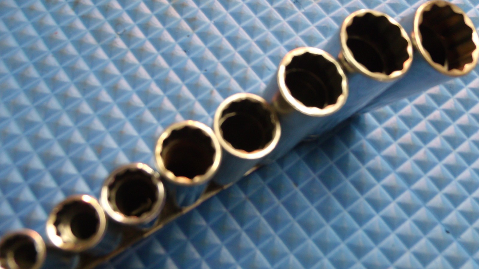 9 PCS. «SNAP-ON» U.S.A. 3/8″ DRIVE 12 POINT DEEP SOCKETS: 5/16 – 7/8″ ON CLIP