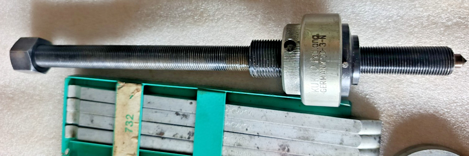 KUKKO 70A INTERNAL BEARING PULLER OR DEEP GROVE BALL BEARING EXTRACTOR SET.