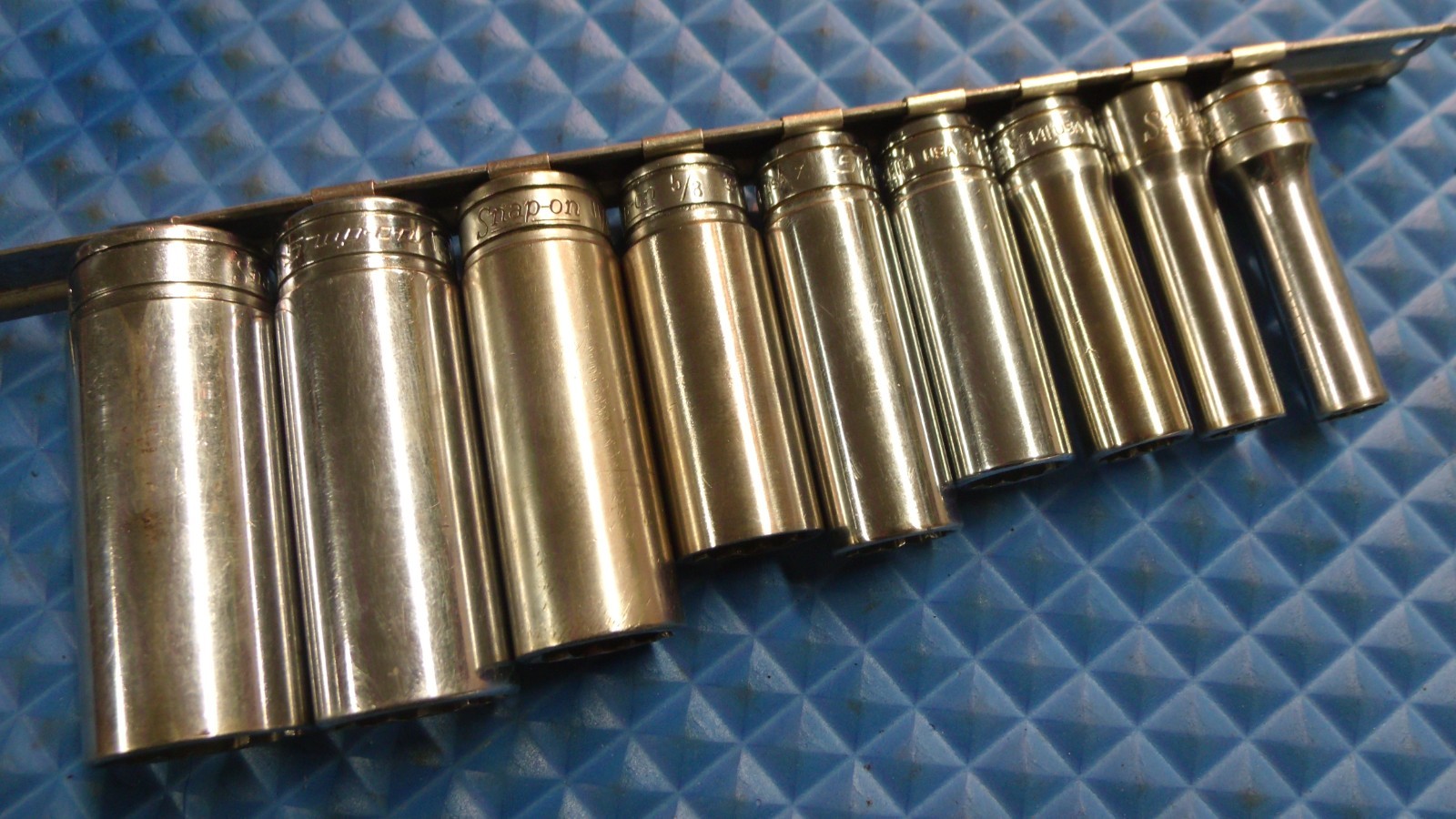 9 PCS. «SNAP-ON» U.S.A. 3/8″ DRIVE 12 POINT DEEP SOCKETS: 5/16 – 7/8″ ON CLIP