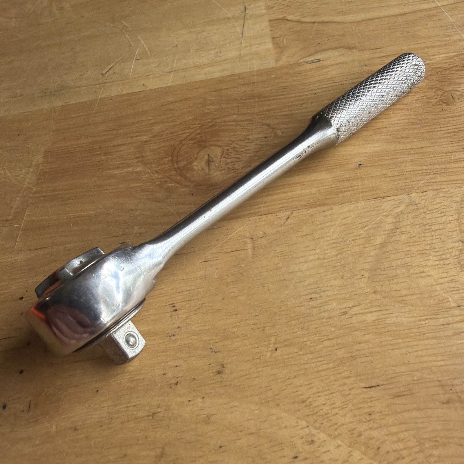 J.H. Williams 5″ Long Ratchet 1/4″ Drive Round Head Knurled Handle M-52 Vtg USA
