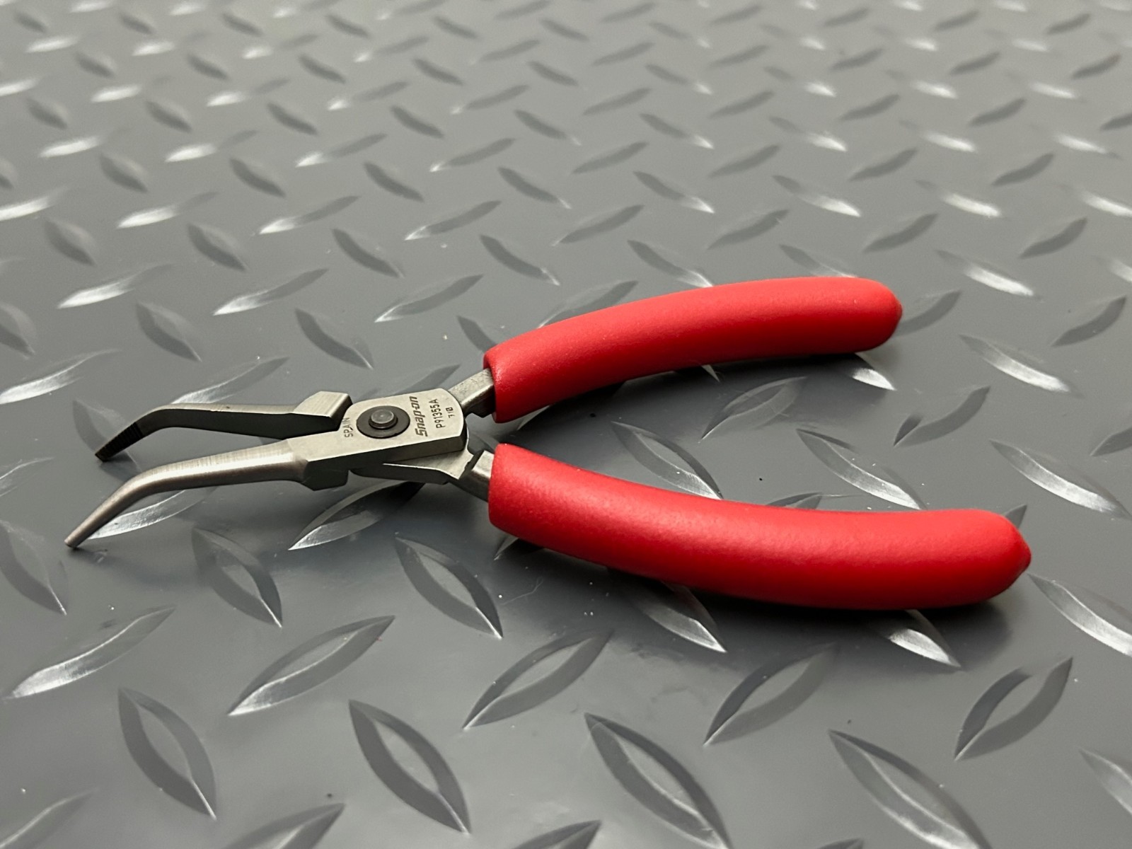 Snap-on Tools RED Soft Grip 5-1/2″ 45° Bent Needle Nose Precision Pliers P91355A