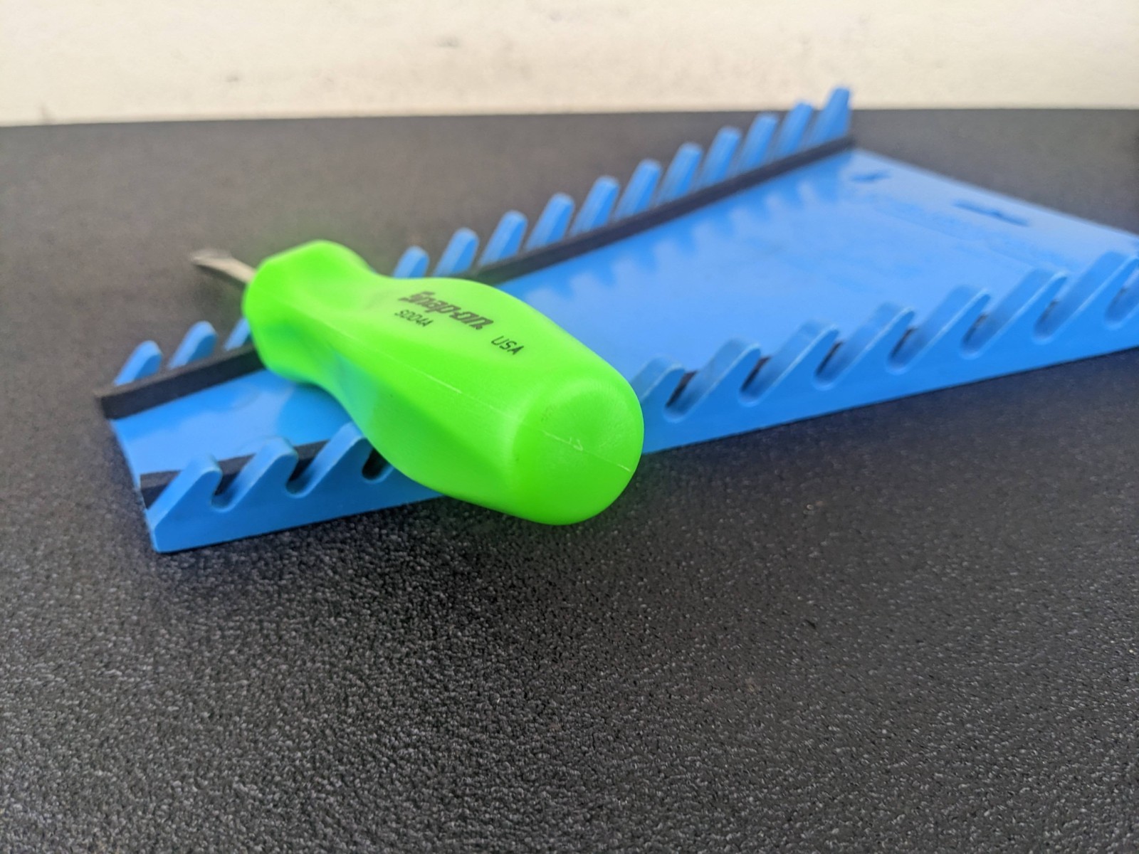 #bp004 Snap-on NEW GREEN CLASSIC Hard Handle 1/4 Flat Screwdriver SDD4A SDD4AG