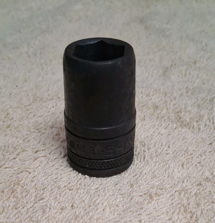 Vintage S-K 9/16” Socket 1/2” Drive 6 Pts No. 40118 USA Weathered!