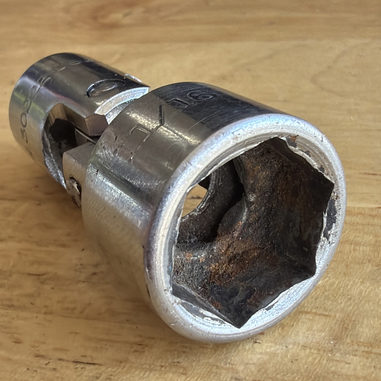 Blackhawk Tools 11/16″ Universal Swivel Socket 3/8″ Drive 6 Point 30222 USA