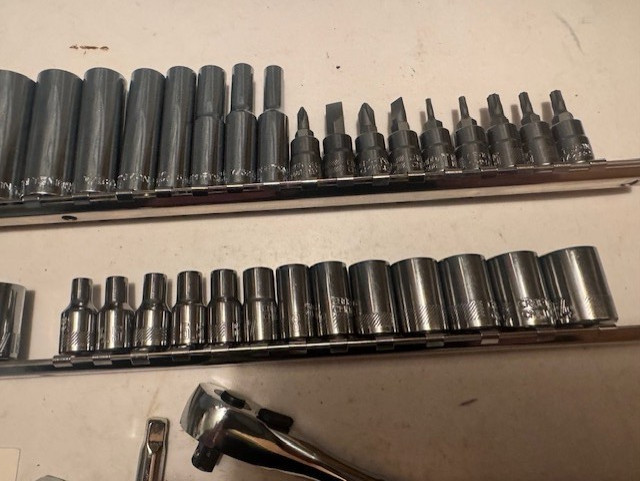CRAFTSMAN 1/4″ DR -56 PC / RATCHET + SOCKETS/ DEEP /STD METRIC & SAE SET+ RAILS