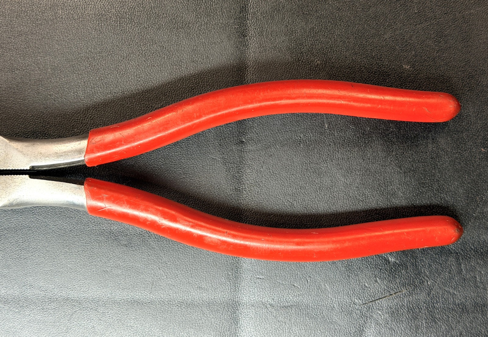 MAC TOOLS PB??? 9″ Bent Nose Pliers 45° With Cutter (Red) USA RARE