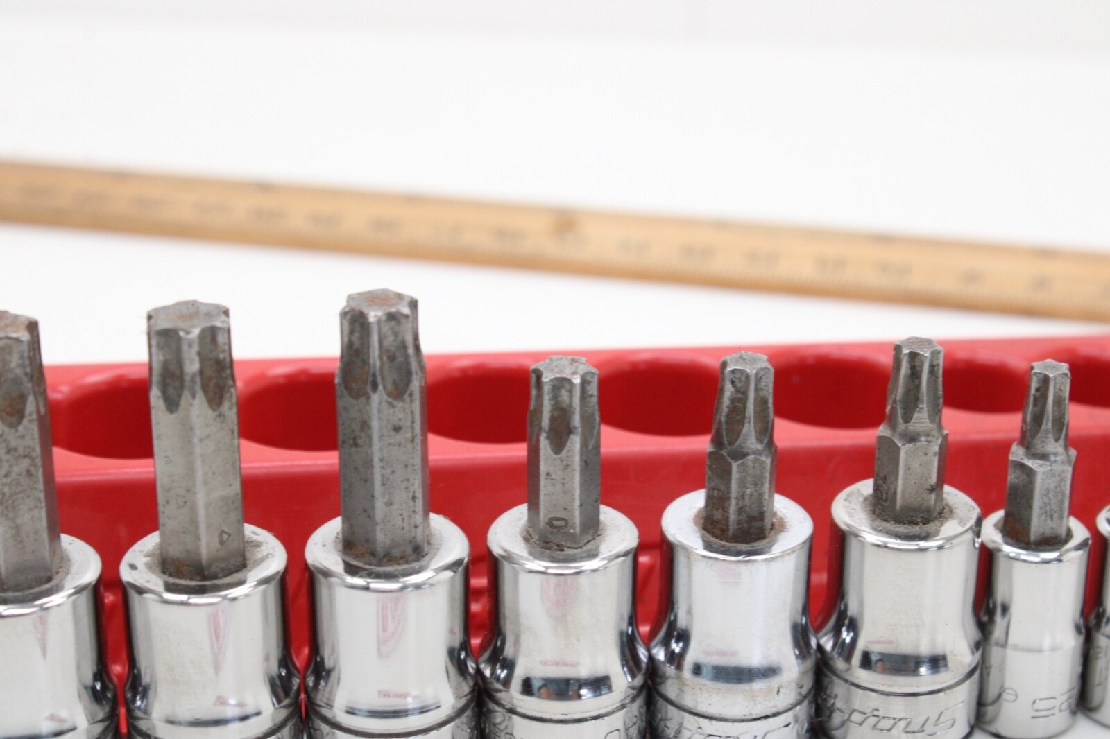 Snap On 212EFTXY T8-T55 12 Piece 1/4″/3/8″ Drive TORX Bit Standard Socket Set
