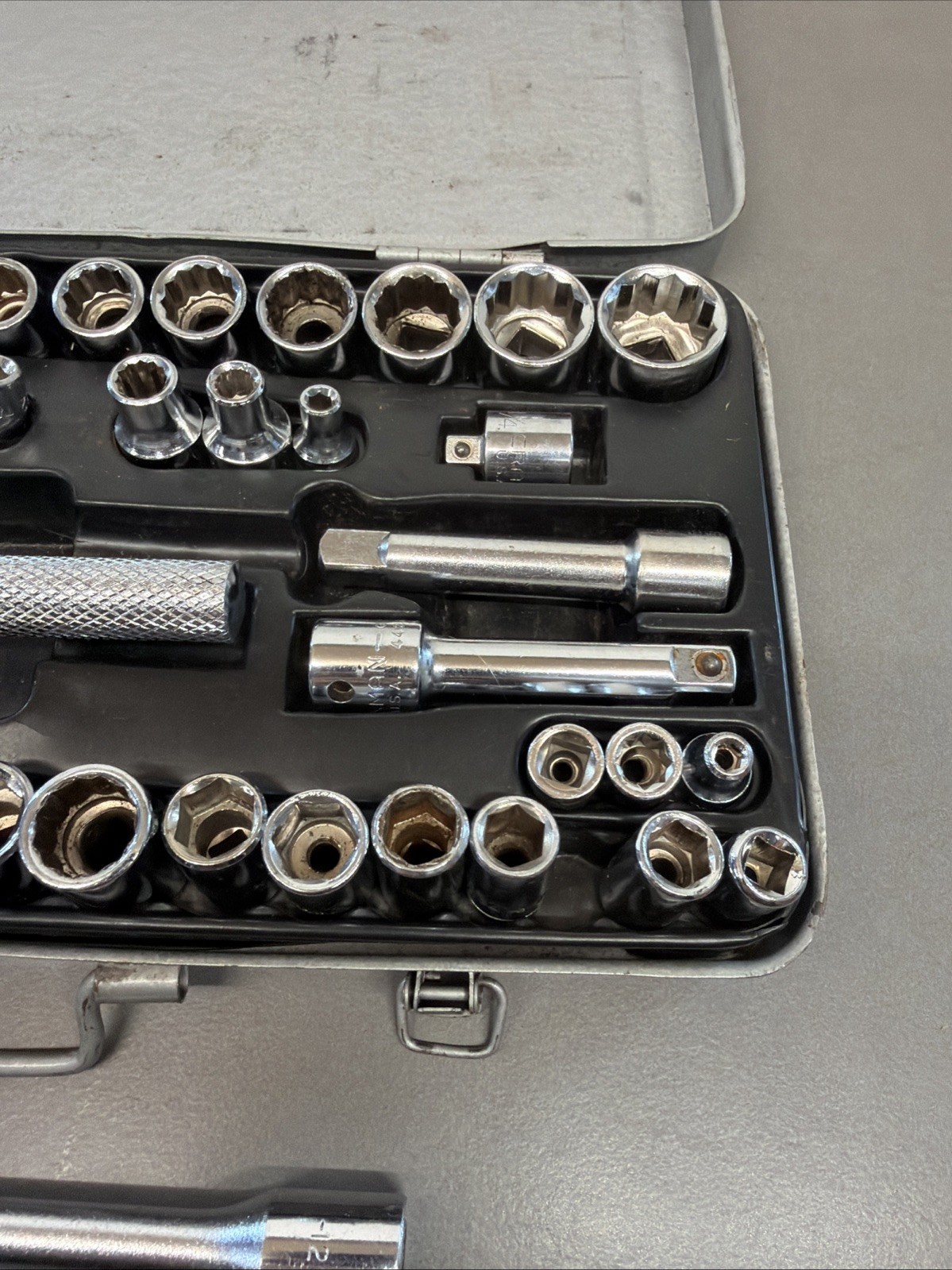 Vintage Socket Wrench Set Set In Metal Case Bt17