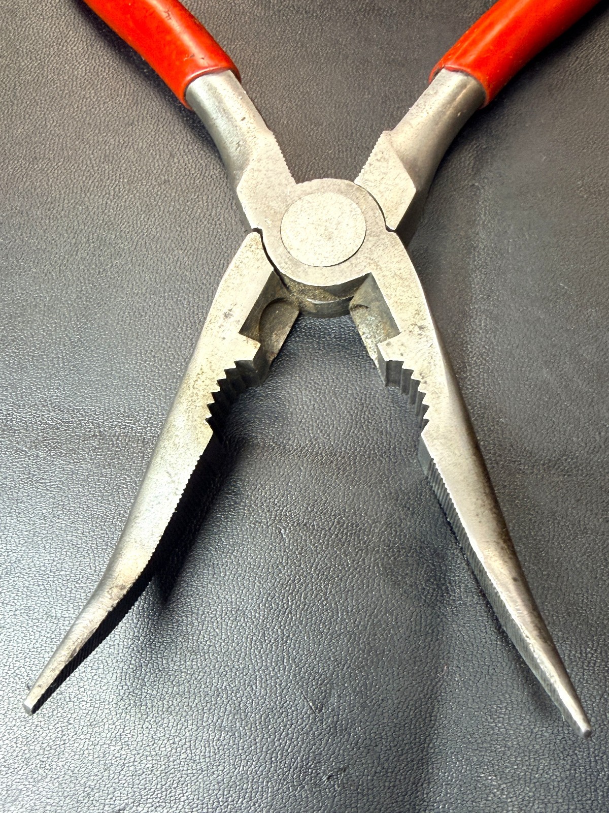 MAC TOOLS PB??? 9″ Bent Nose Pliers 45° With Cutter (Red) USA RARE