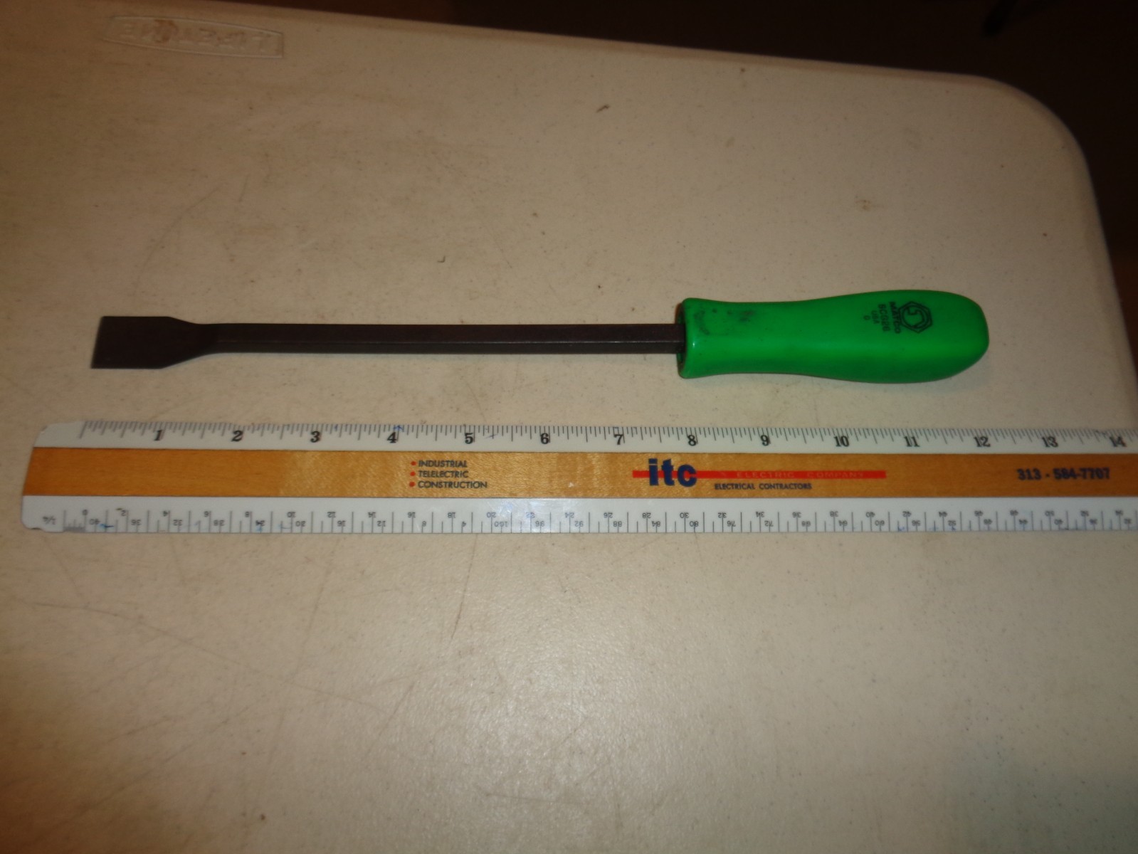 MATCO Tools SCG26 Scraper with Solid Green Handle, 3/4″ x 12″, USA