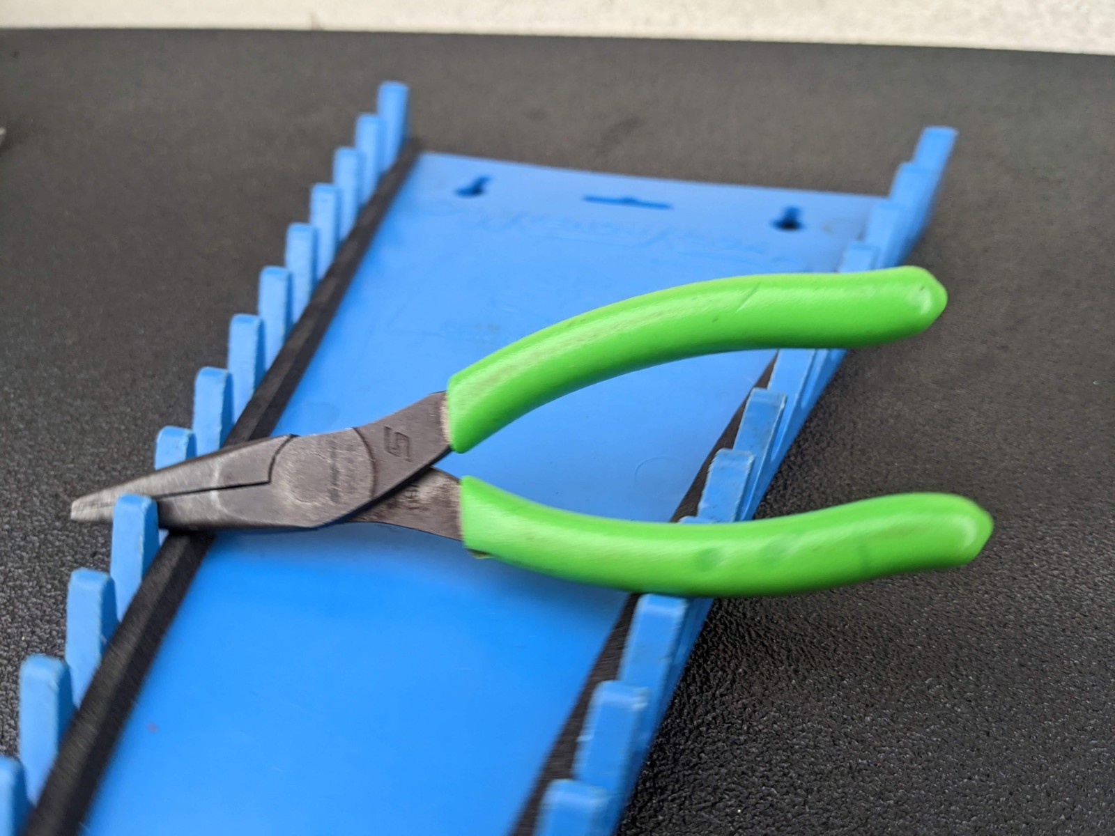 #bo037 Snap-On Tools USA GREEN 6″ Soft Grip Needle Nose Pliers 95ACFG