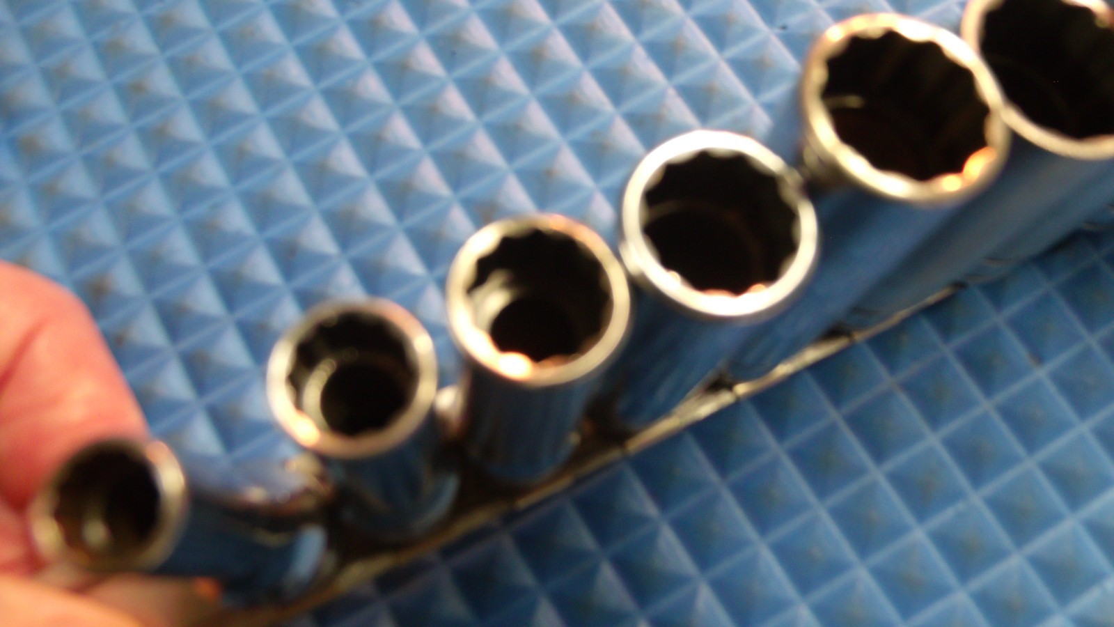 9 PCS. «SNAP-ON» U.S.A. 3/8″ DRIVE 12 POINT DEEP SOCKETS: 5/16 – 7/8″ ON CLIP