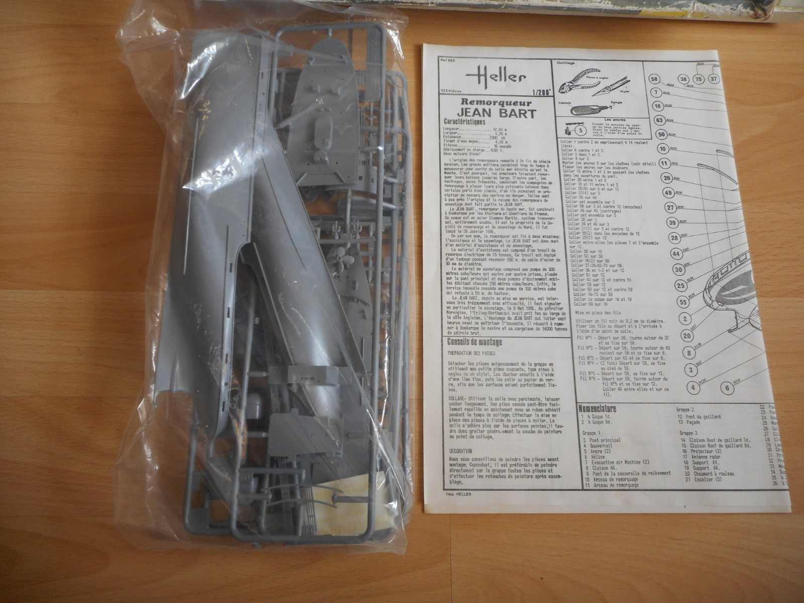 Heller Tugger Jean Bart 1:200 Model Kit Boxed